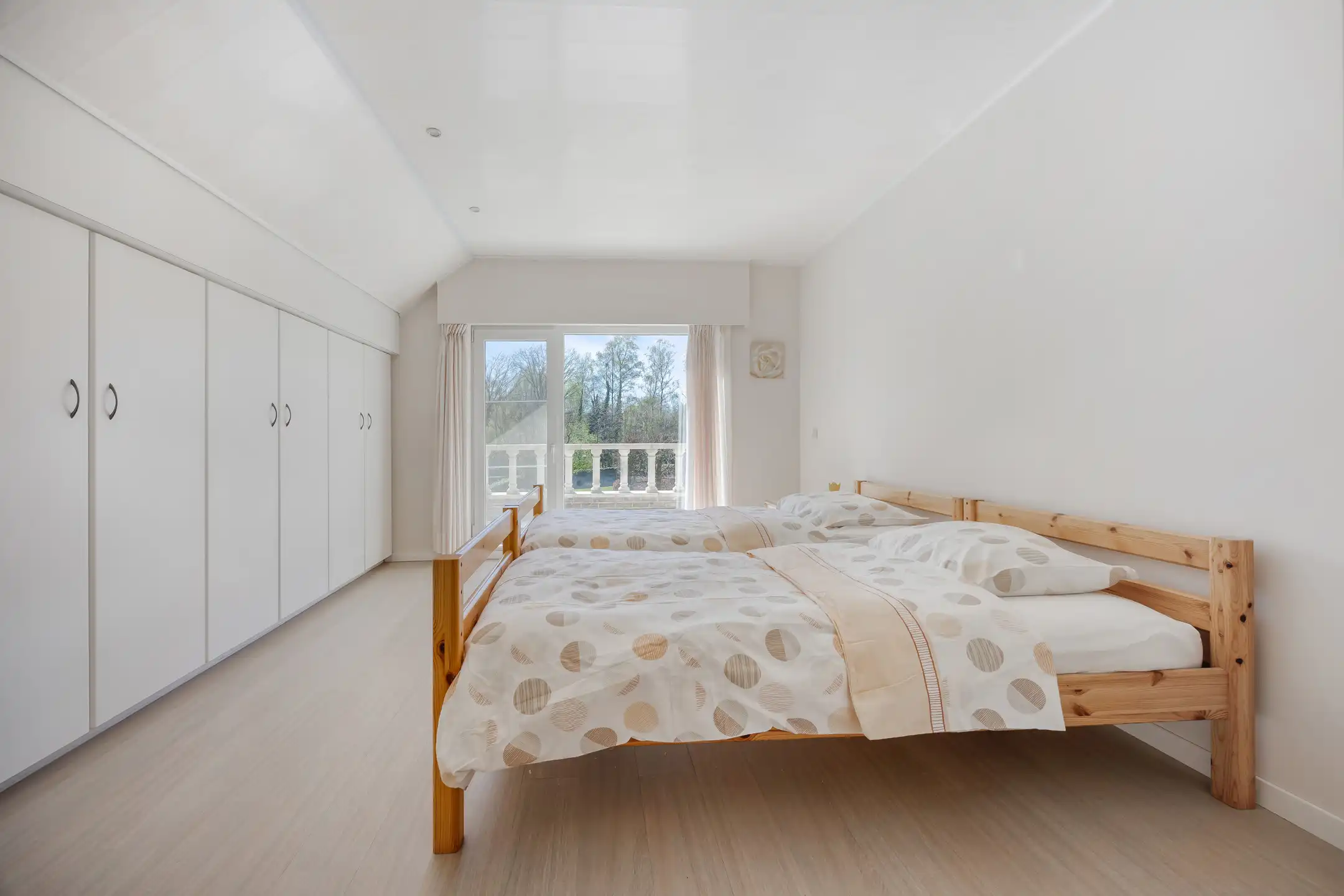 Ruime woning in oase van rust met prachtige tuin foto 16