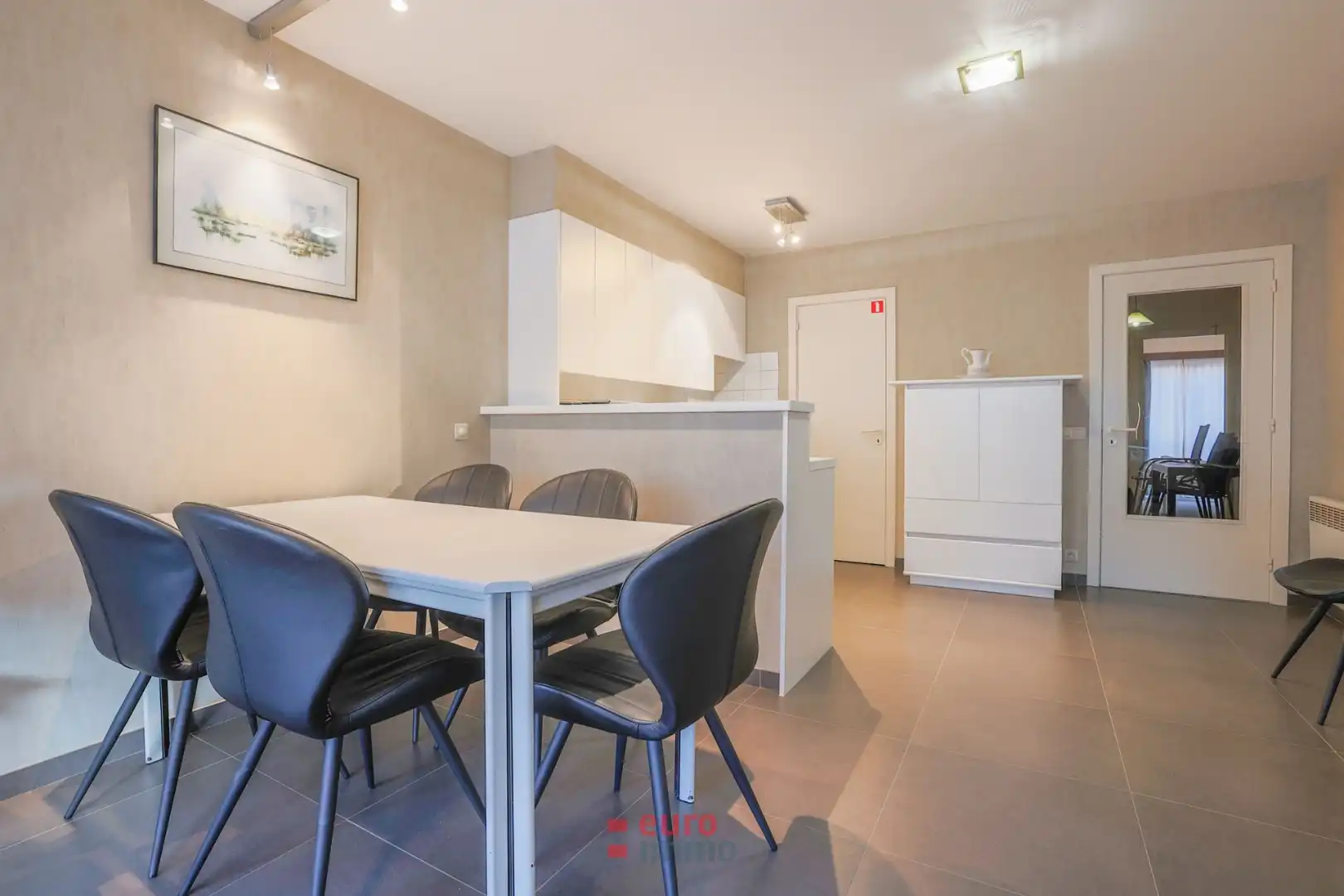 Zuid-west gericht appartement met 2 slaapkamers te koop in onze bruisende badstad! foto 5