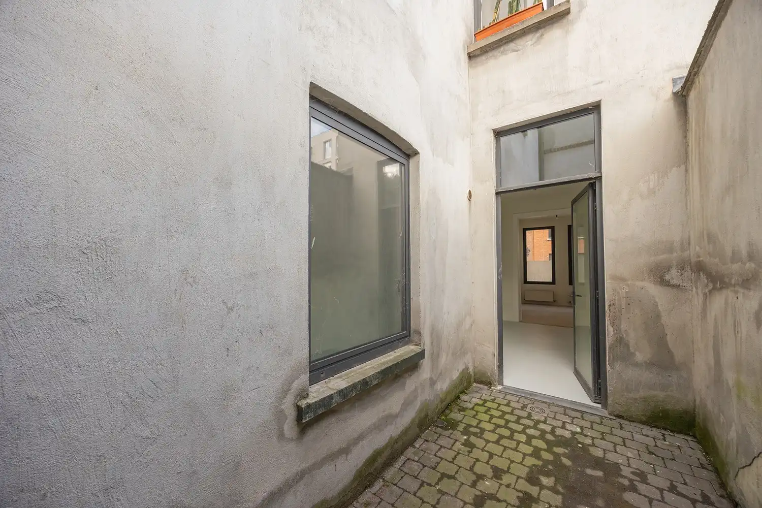 Volledig gerenoveerd gelijkvloers appartement met zuidoost-gericht koertje in Antwerpen foto 15