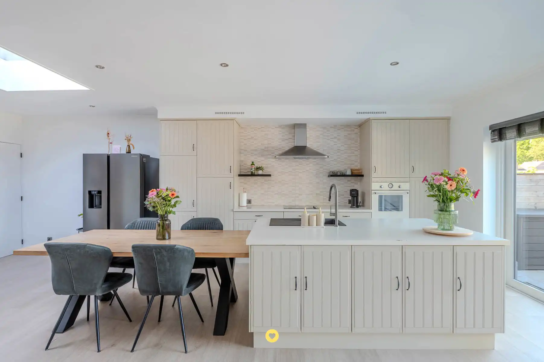Gerenoveerde woning met 4 SLK's  en tuin met zwembad (EPC A) foto 3