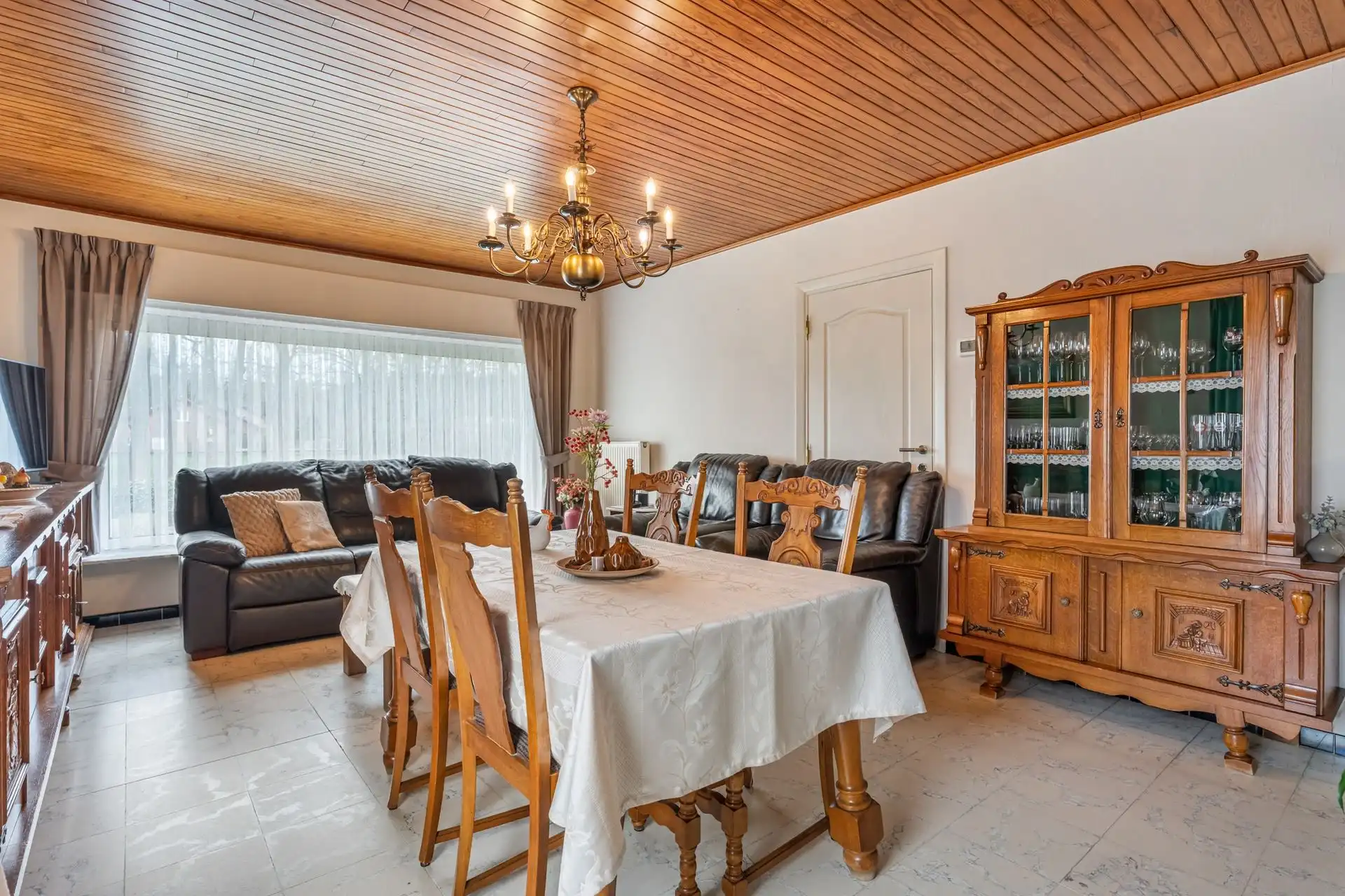 Vrijstaande eengezinswoning met bijhorende gronden foto 13