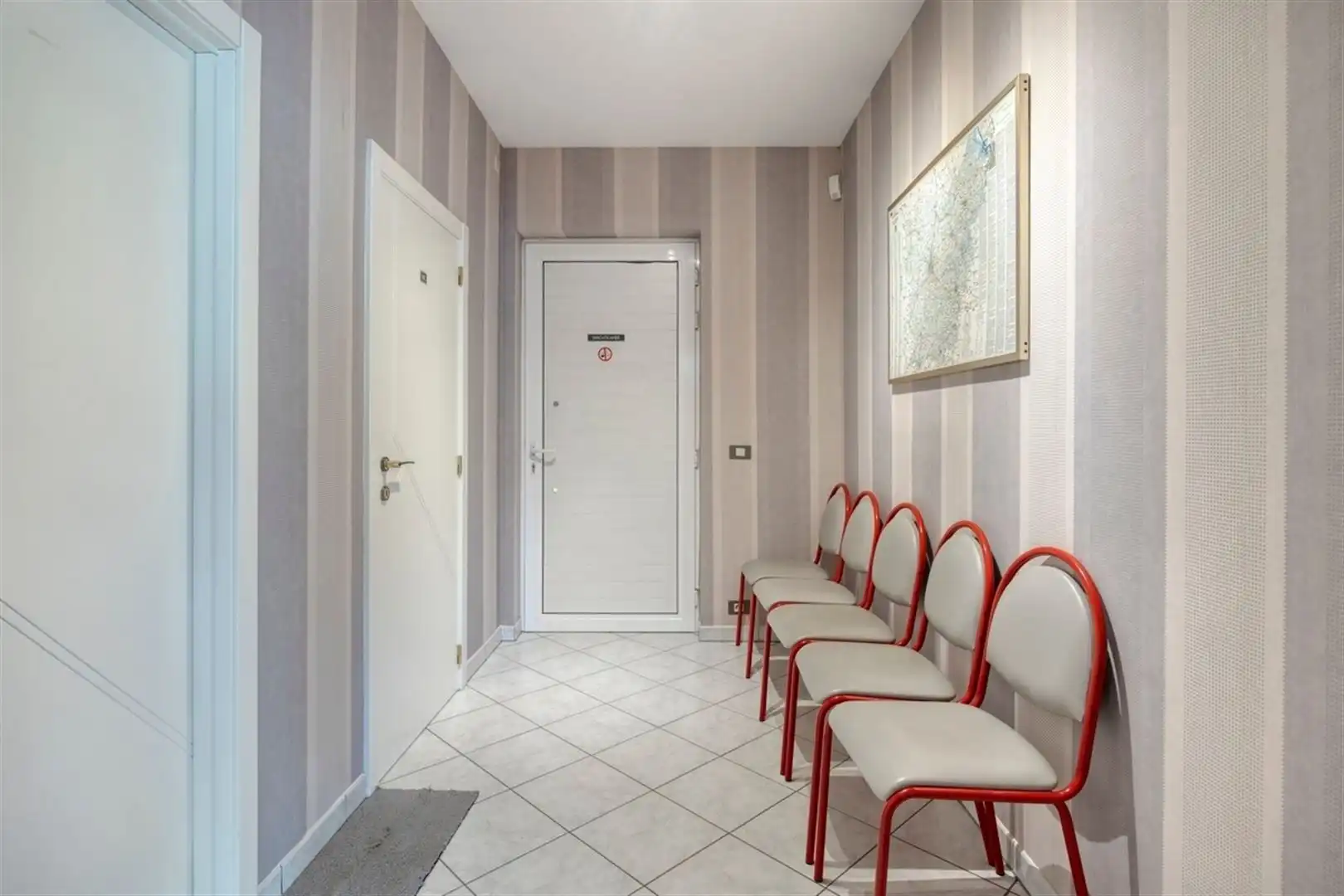 Riante villa voor vrij beroep of kantoor met woonst foto 4