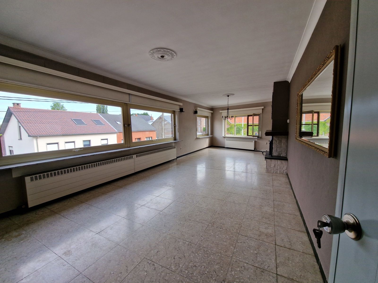 Polyvalente garage 600m² met appartement te Ransberg (Linter) foto 2