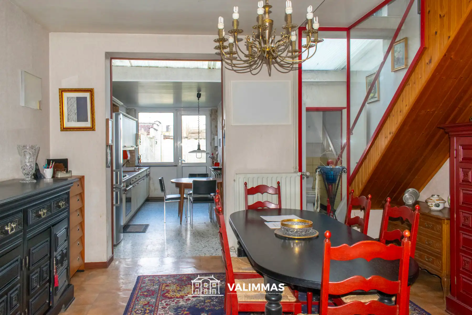 Degelijke, maar nog op te knappen rijwoning met tuin... foto 6