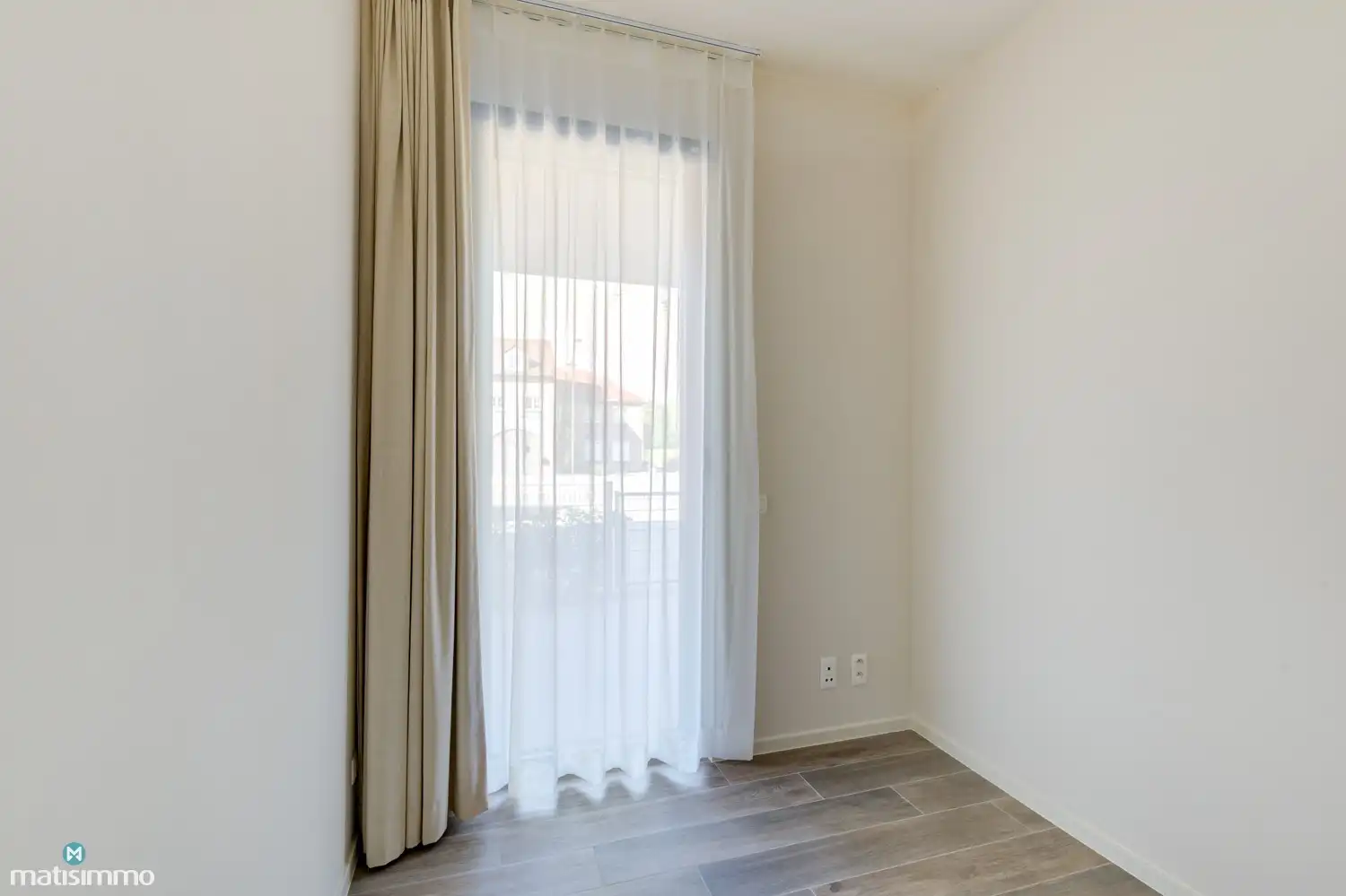 RECENT INSTAPKLAAR GELIJKVLOERS APPARTEMENT MET AIRCO, ZONNEPANELEN EN PARKEERPLAATS NABIJ HET CENTRUM VAN BILZEN foto 16