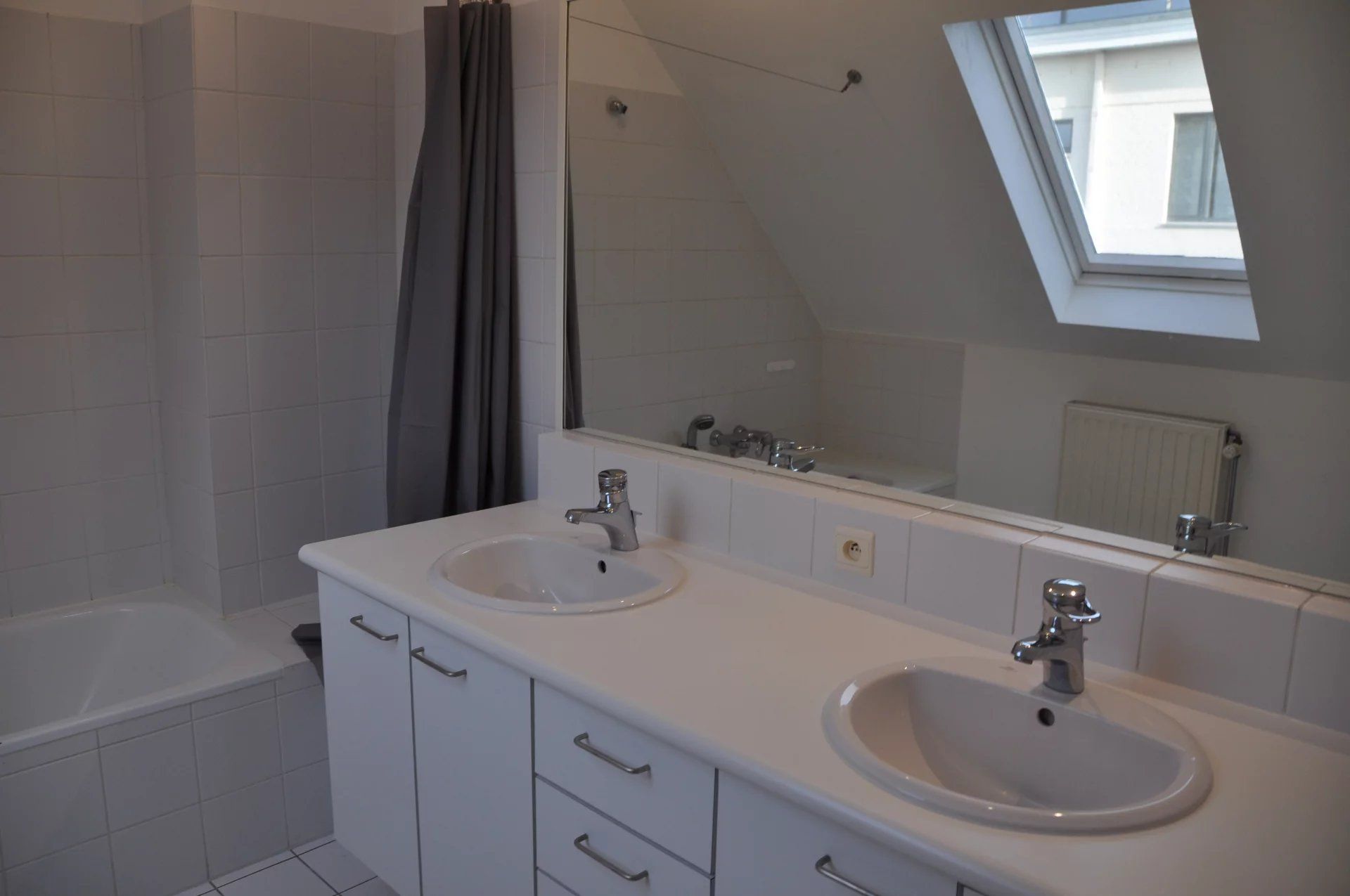 INSTAPKLAAR EN GEZELLIG DUPLEX-APPARTEMENT MET 2 SLPK'S NABIJ CENTRUM HASSELT foto 15