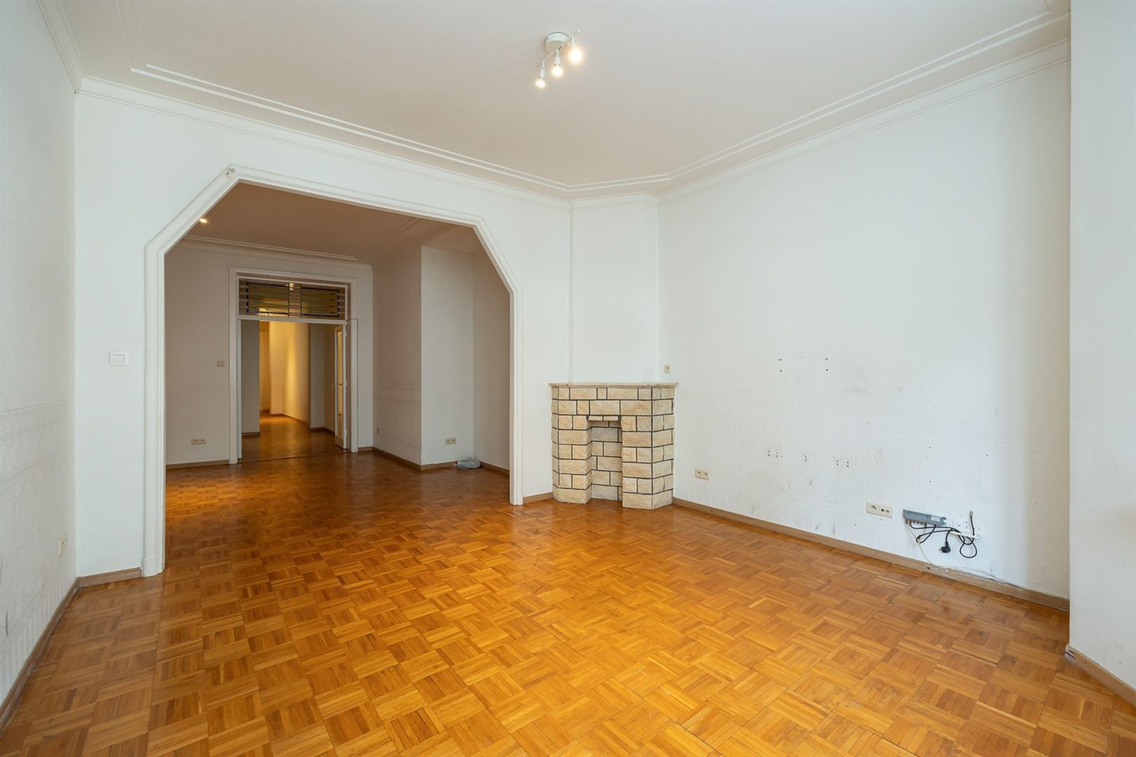 Op te frissen appartement in befaamde Meirbuilding foto 6