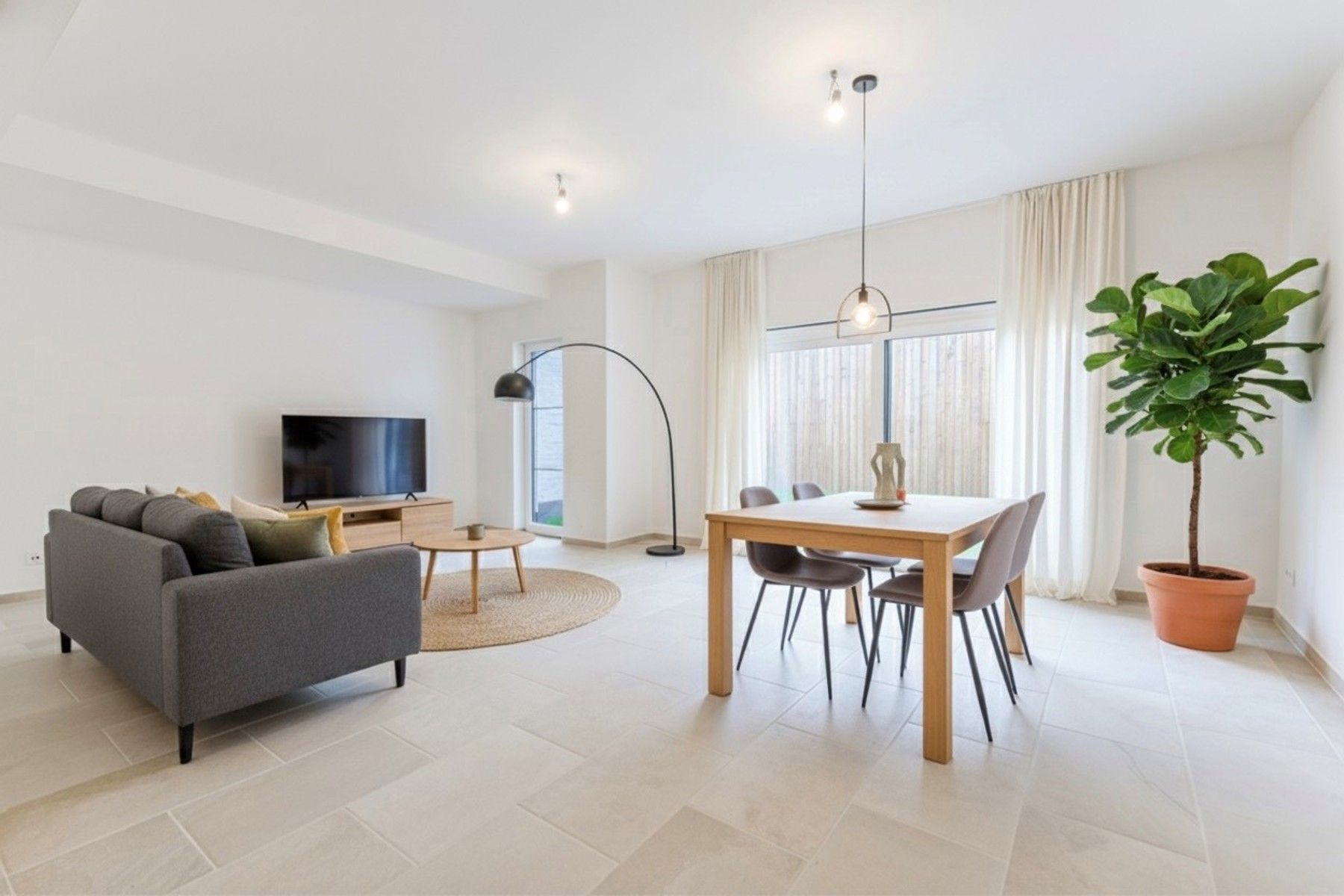 Centraal gelijkvloers 1-slpk app met tuinterras en garage foto 6