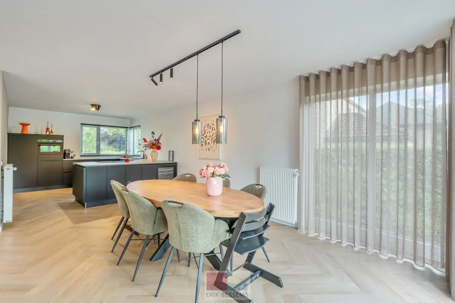 Instapklare gezellige vrijstaande woning met een woonopp. van circa 185 m2 op een perceel van 17a53ca foto 13