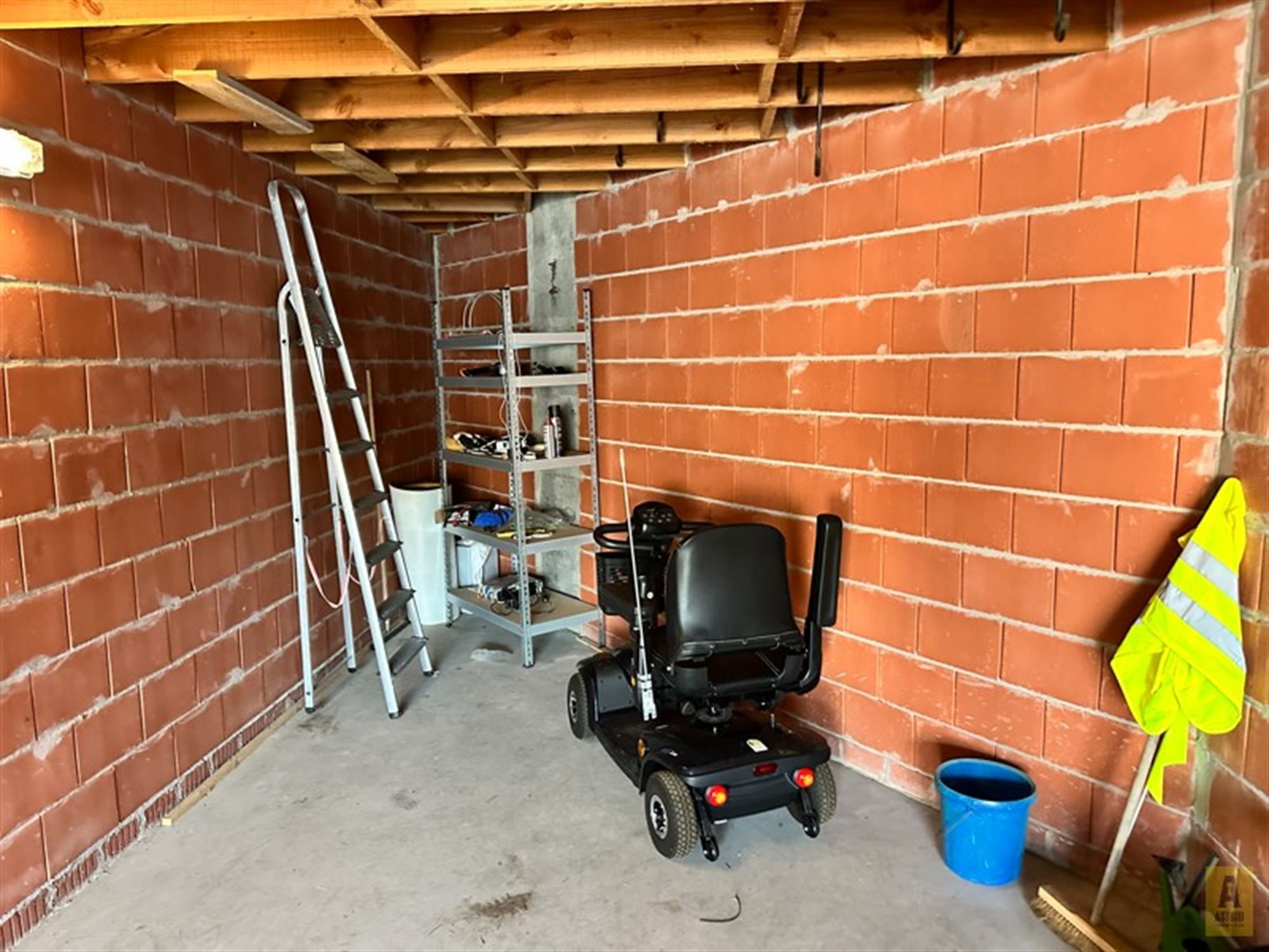 Grote garagebox (erg diep! 33m2) in centrum! foto 5