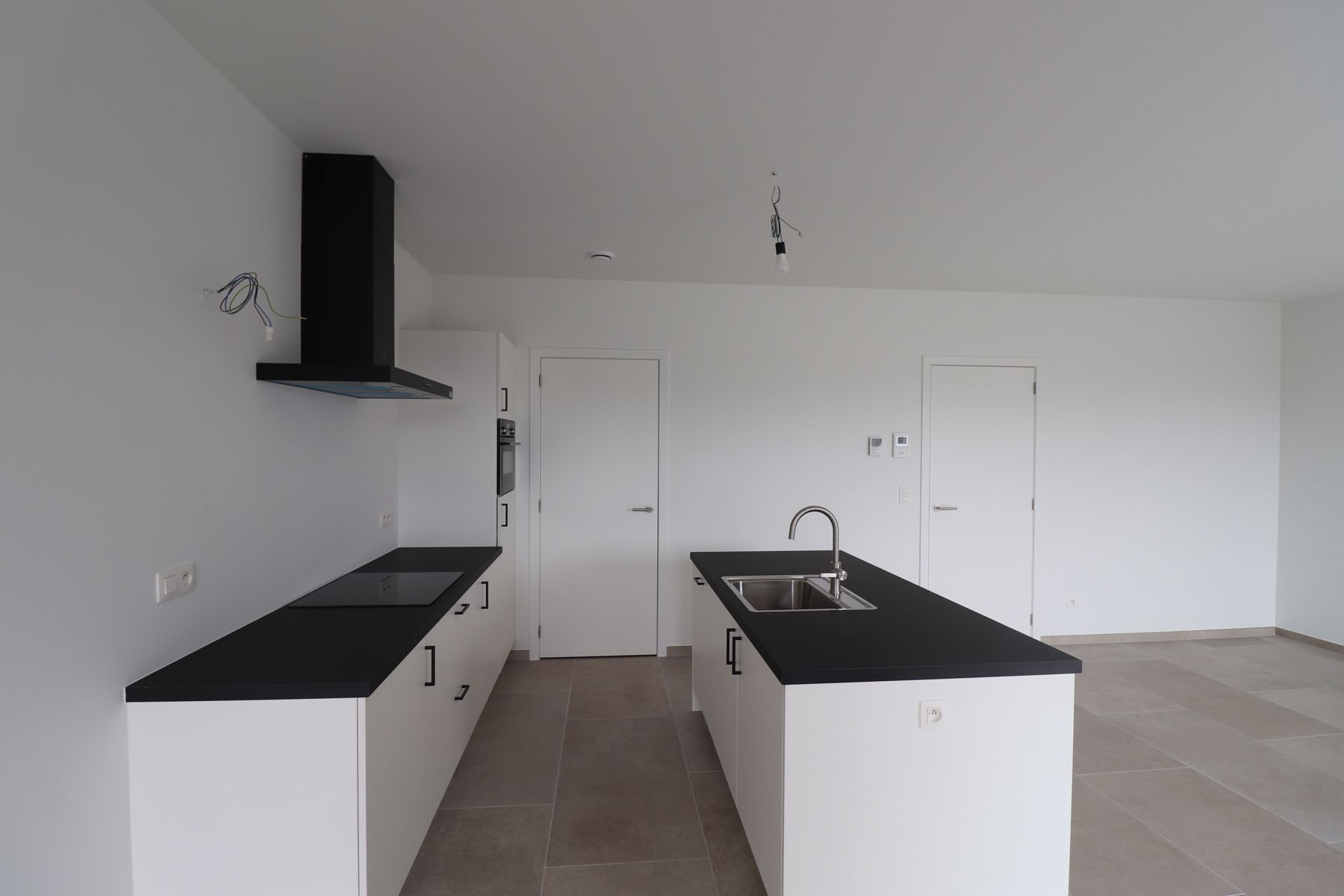 Prachtig nieuwbouwappartement op de bovenste verdieping met 2 terrassen, autostaanplaats en berging. foto 4