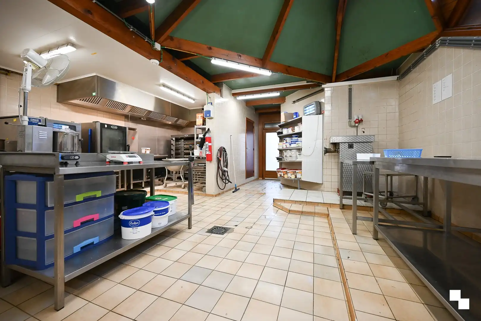 Instapklare slagerij met woonst te Sint-Eloois-Winkel (Ledegem) foto 7