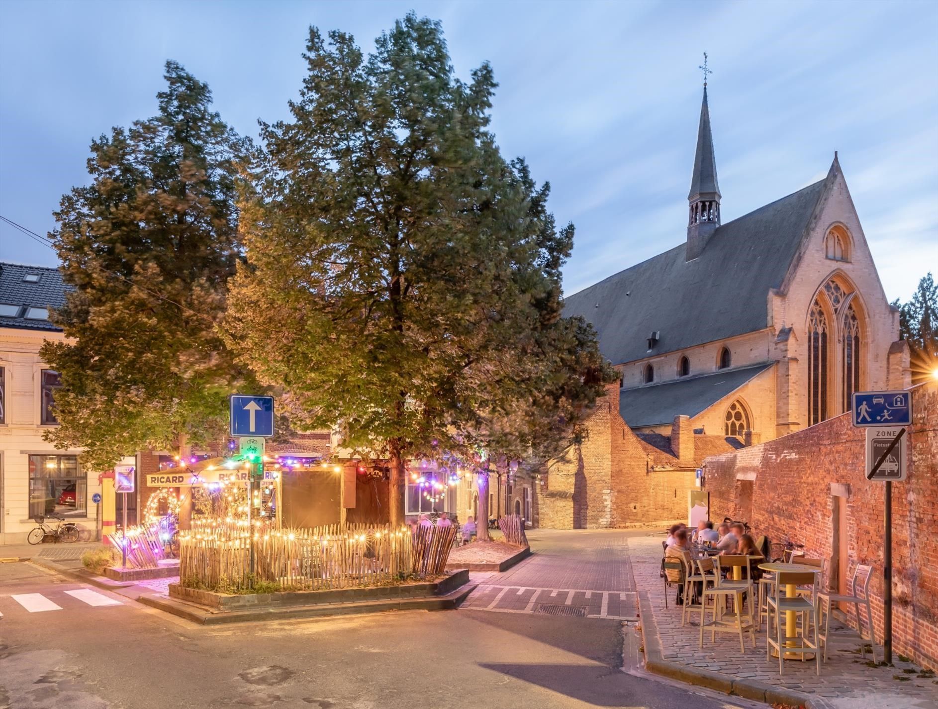 Vernieuwde en bemeubelde studio foto 11