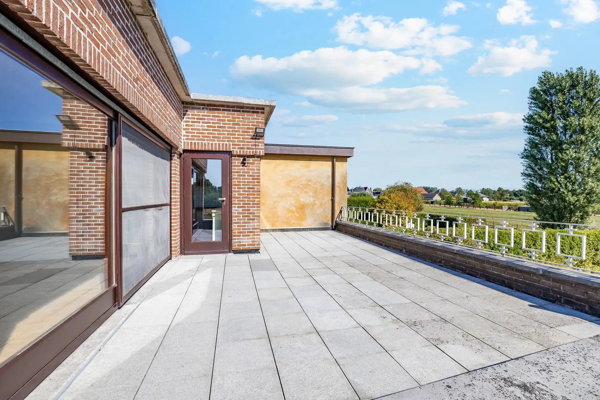 Zeer ruime woning met twee wooneenheden en prachtig landelijk uitzicht foto 12