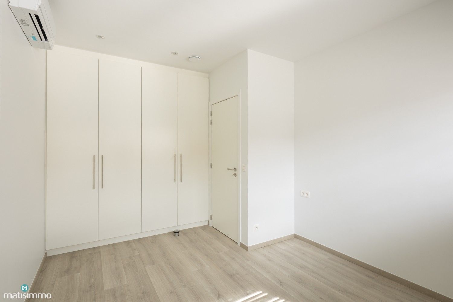 NIEUWBOUWAPPARTEMENT VOORZIEN VAN ALLE COMFORT MET TWEE SLAAPKAMERS TE MOPERTINGEN foto 12