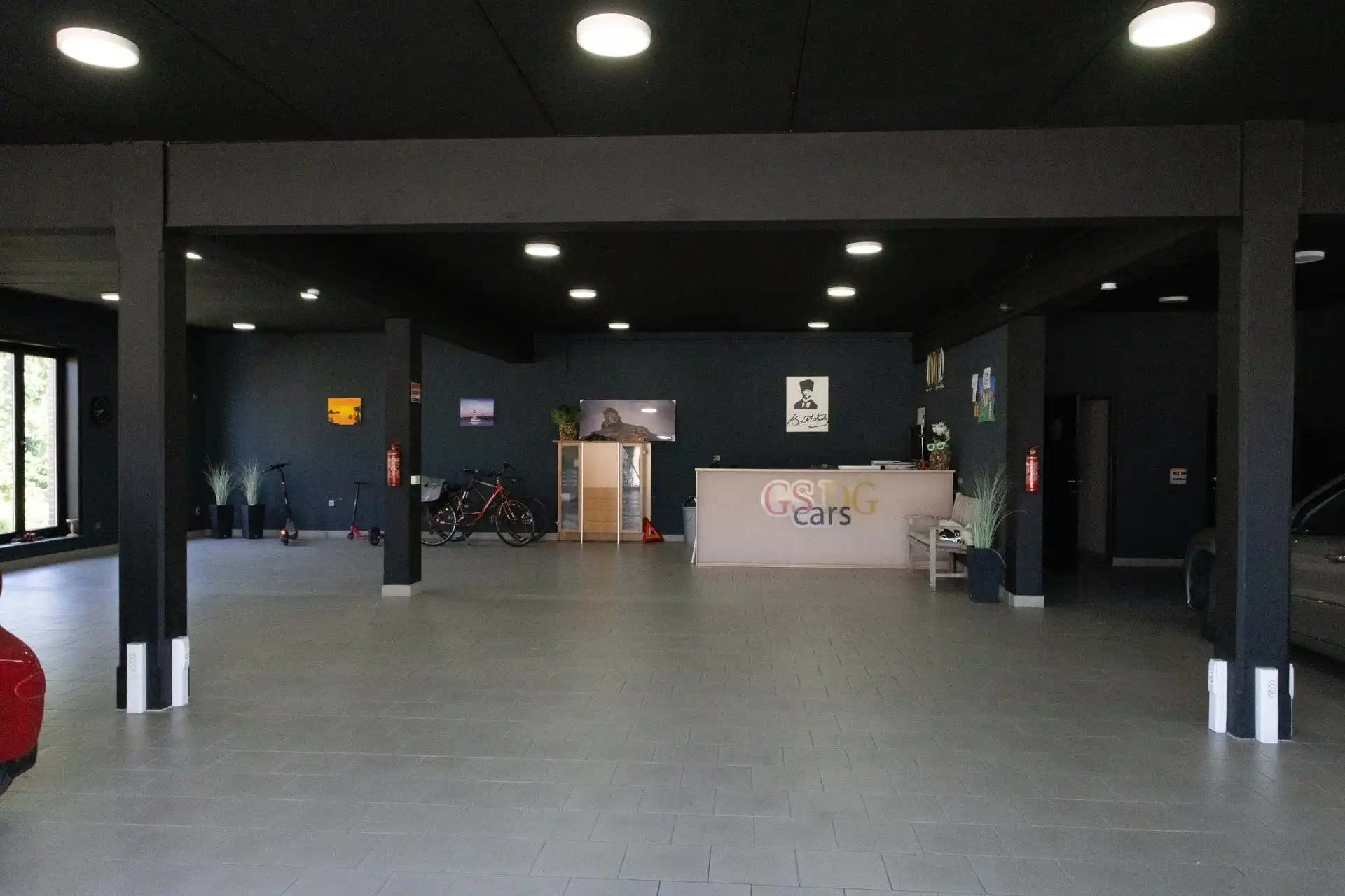 Veelzijdig handelspand met toonzaal, atelier en ruime woonst te Okegem foto 3