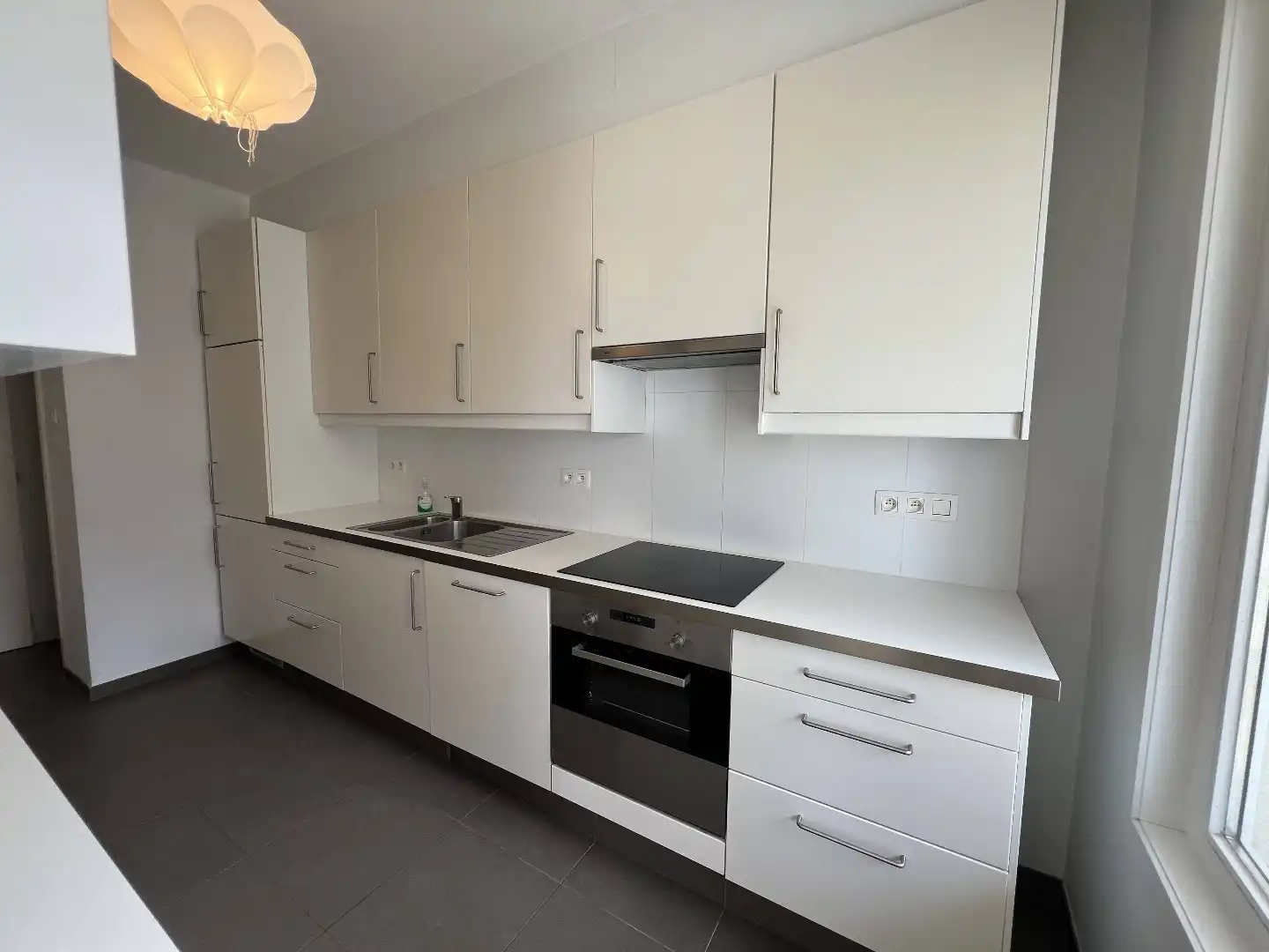 Te Huur – Appartement met Lateraal Zeezicht in het Centrum van Oostende foto 9