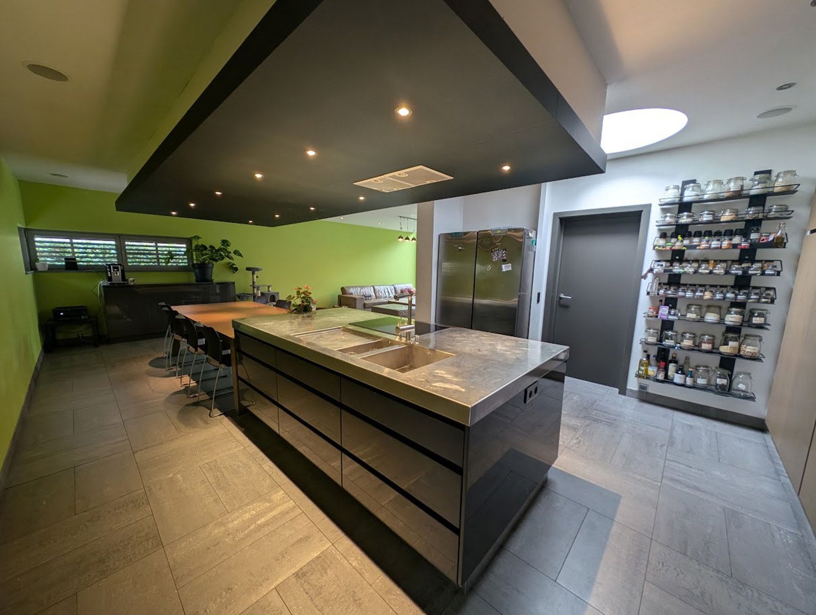 Ruime riante instapklare gezinswoning foto 4