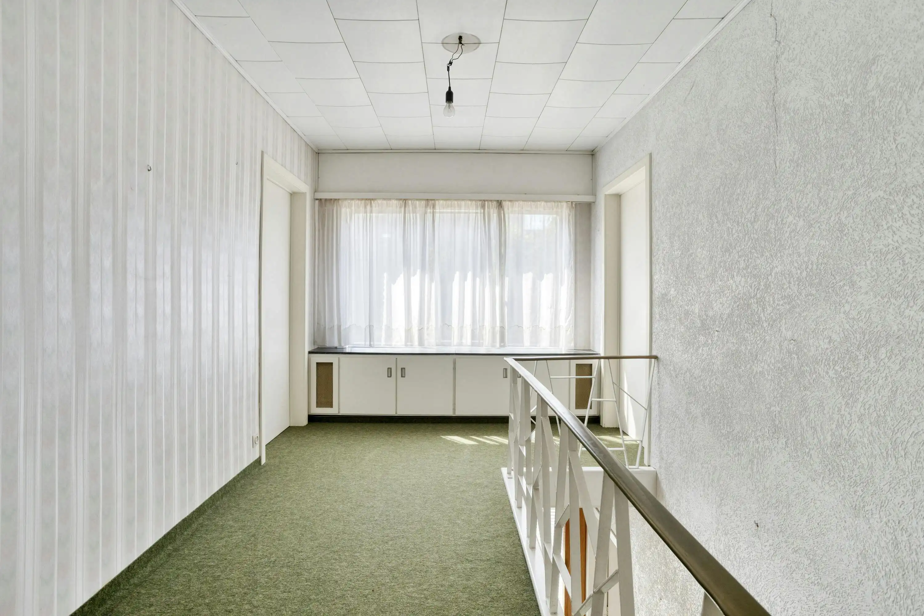 Solide huis met 4 slaapkamers, tuin, garage en kapel te koop foto 12