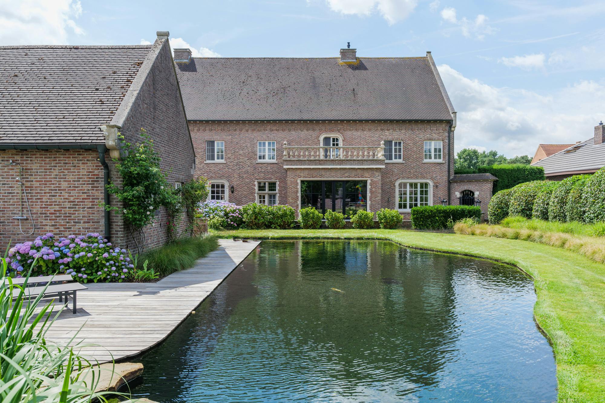 Villa met praktijkruimte en weilanden te koop in Geel foto 2