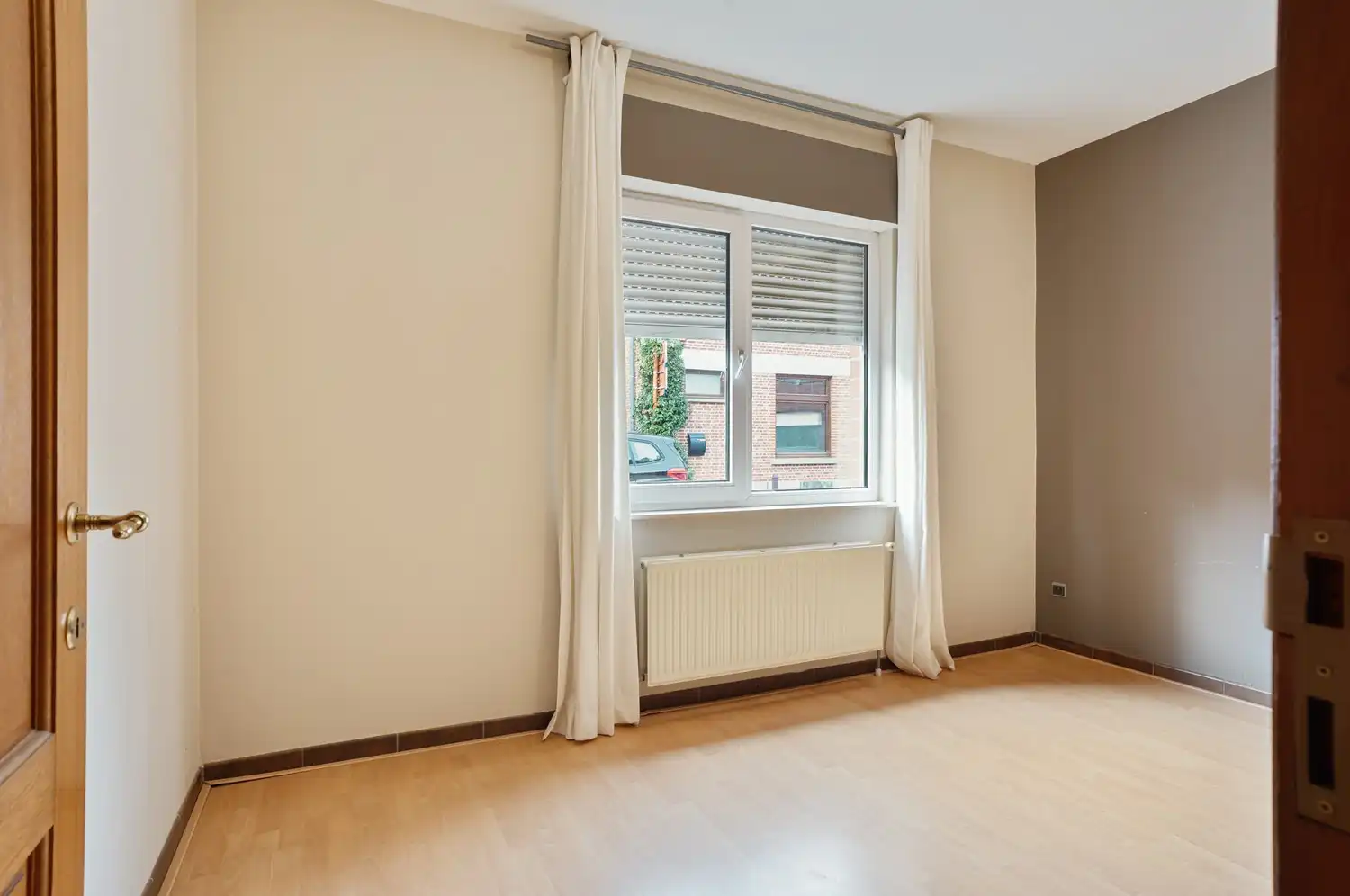 Gelijkvloers appartement met 2 slaapkamers, een ruim terras, 2 autostaanplaatsen, een kelder en een tuin grenzend aan de Vijvers van Bellefroid te Leuven! foto 11