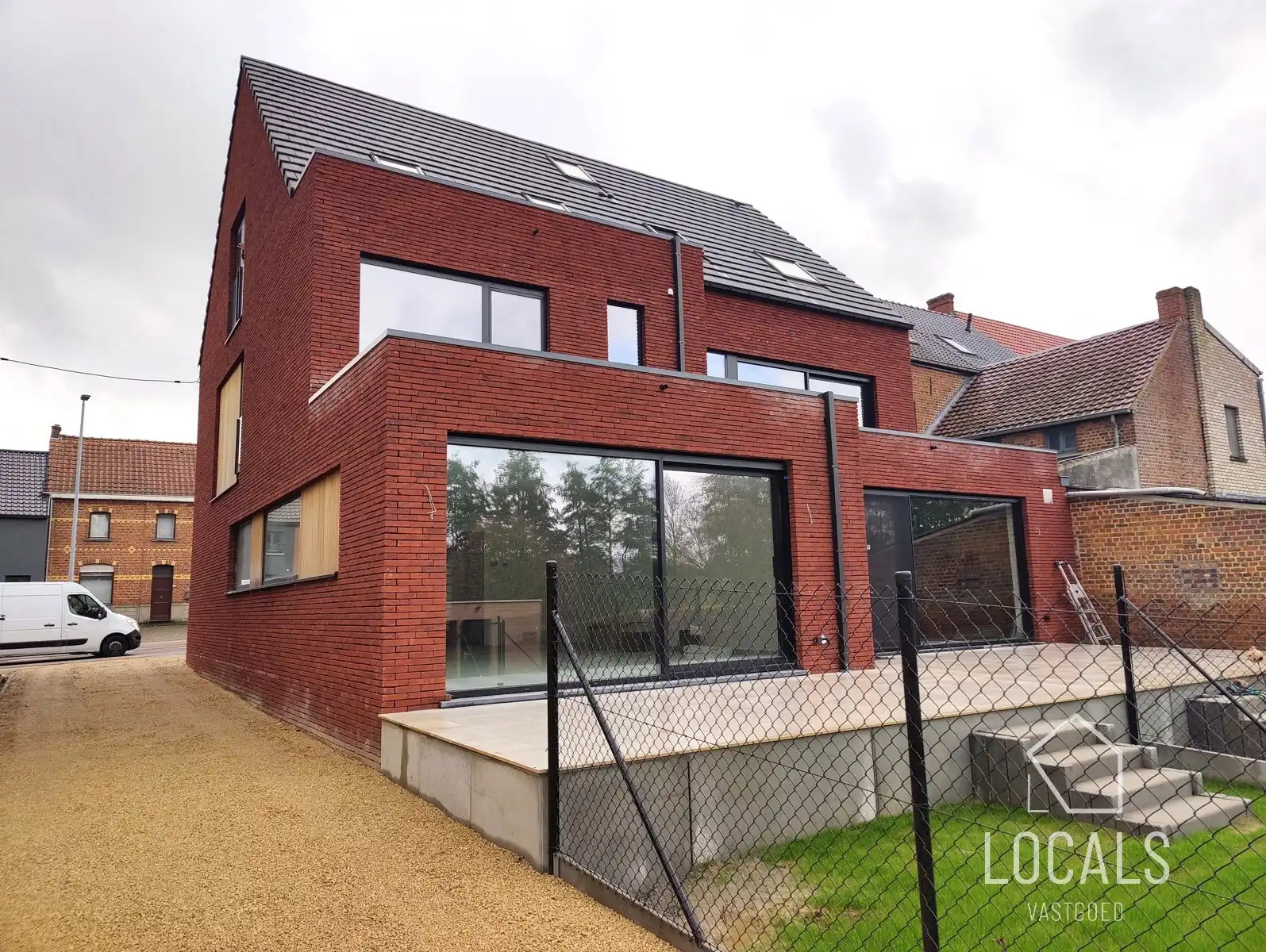 Ruime woonst met 4 slaapkamers, 2 badkamers en tuin foto 23