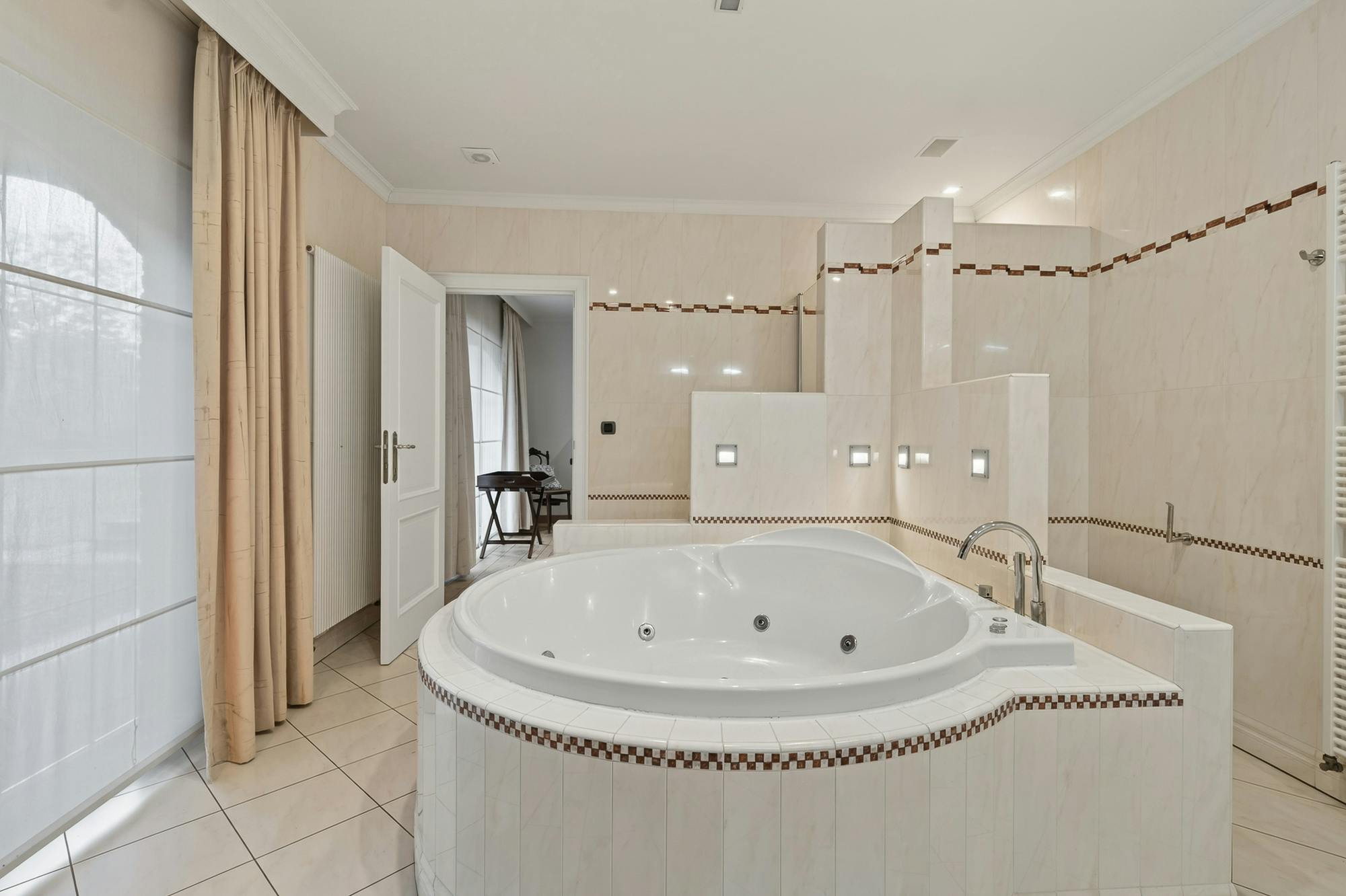 residentieel gelegen villa op 3490 m² te koop in Lichtaart foto 17
