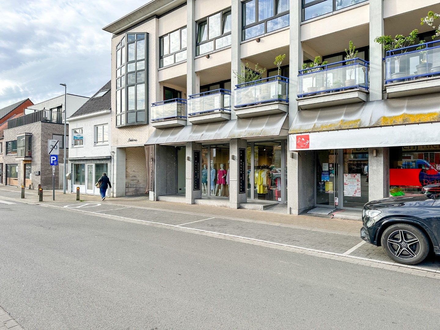 Instapklare handelsruimte hartje Veldegem, gunstige ligging foto 14