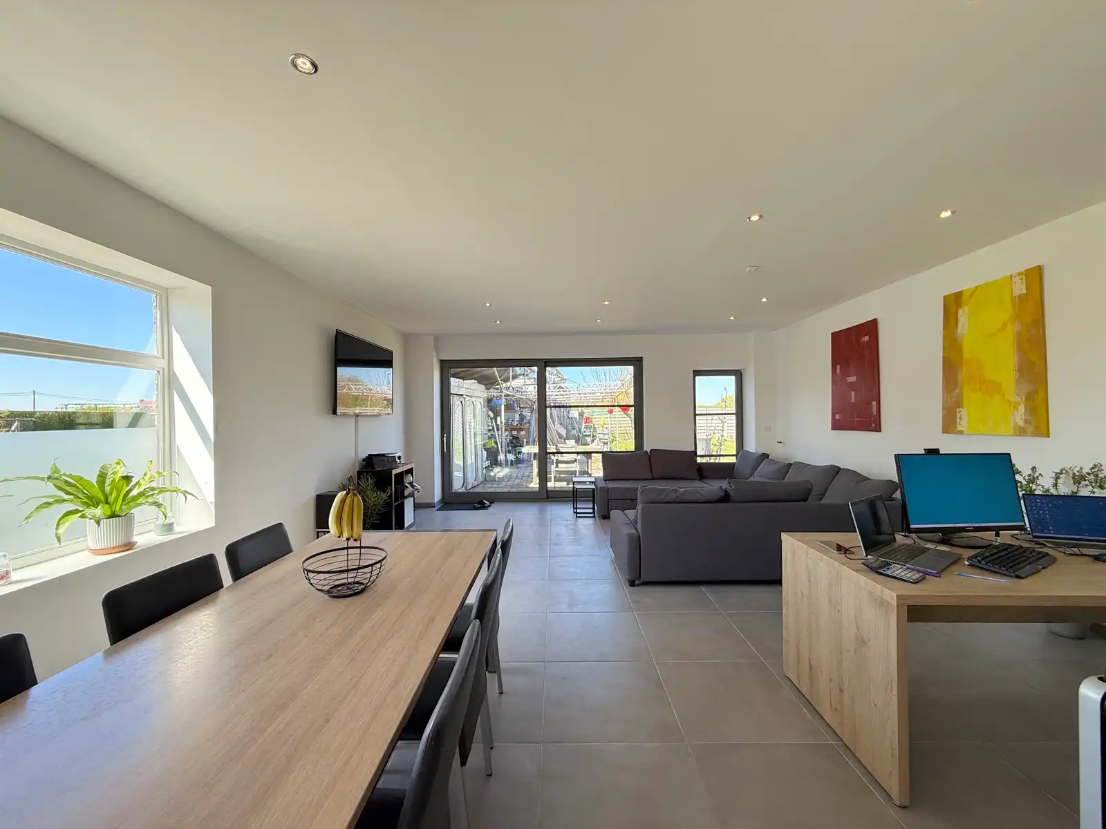 Landelijk gelegen woning met 4/5 slpks, zwembad en tuin foto 5