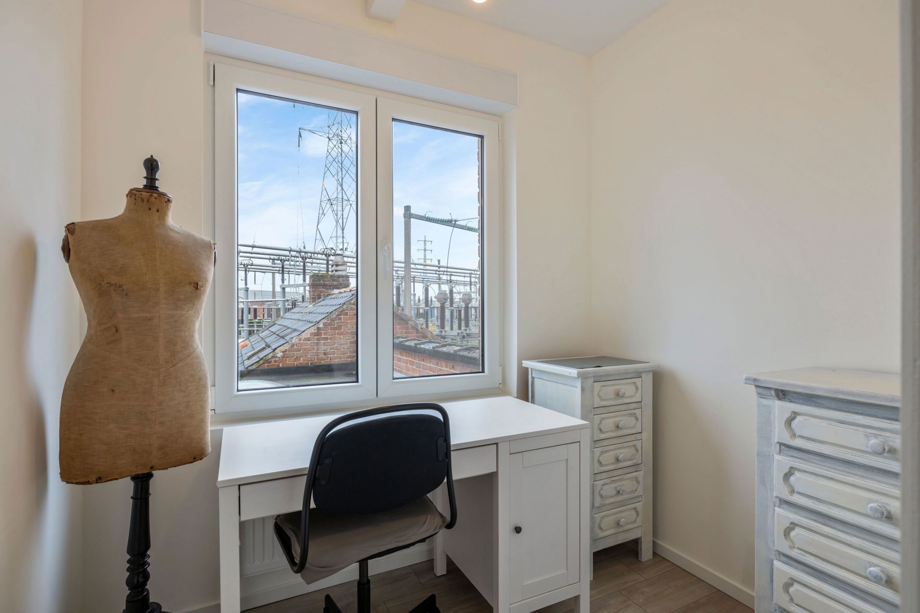 Charmante gerenoveerde woning met ruime garage & magazijn foto 18