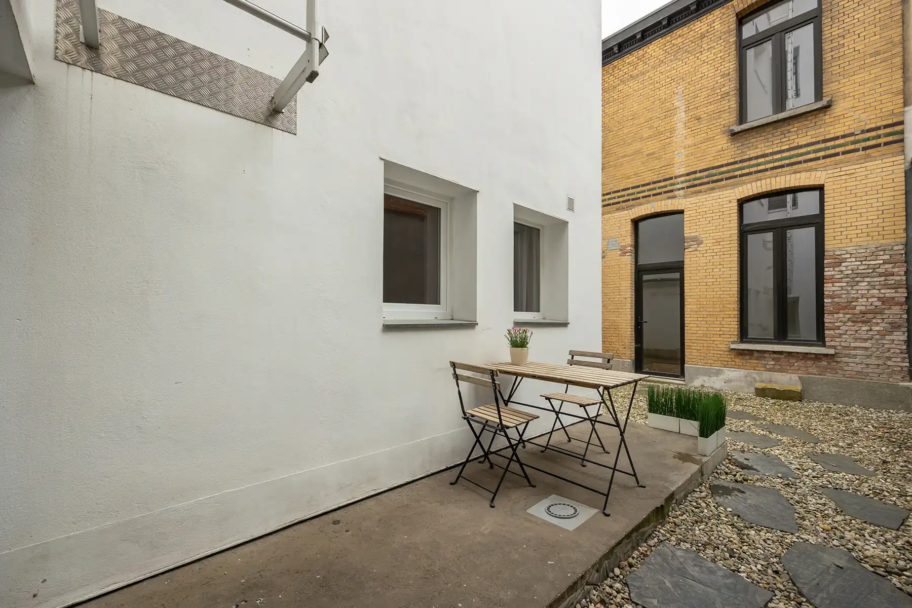 Instapklaar gelijkvloers 1-slaapkamerappartement met terras! foto 12