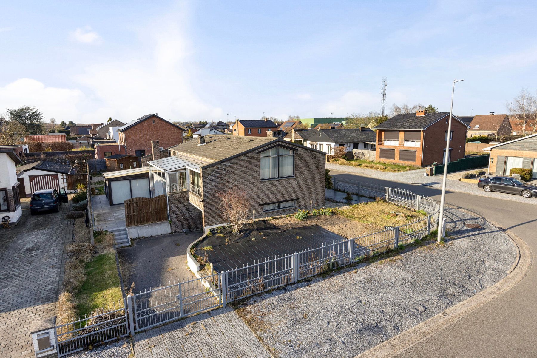 Ruime hoekwoning in Houthalen-Oost met enorm potentieel! foto 4