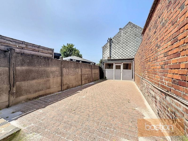 🏡 Te Huur in het Hart van Zwevegem – Handelspand met Woonst en Garage! foto 7