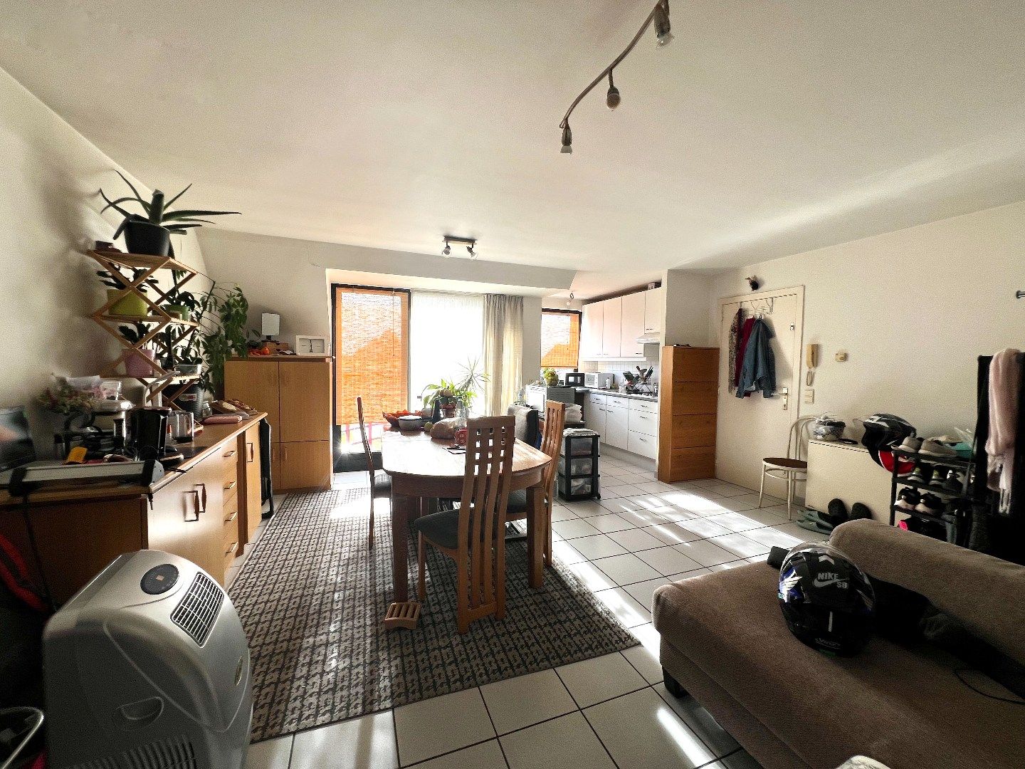 Gezellig duplexappartement met kelderberging en garage, centraal in Stasegem  foto 3