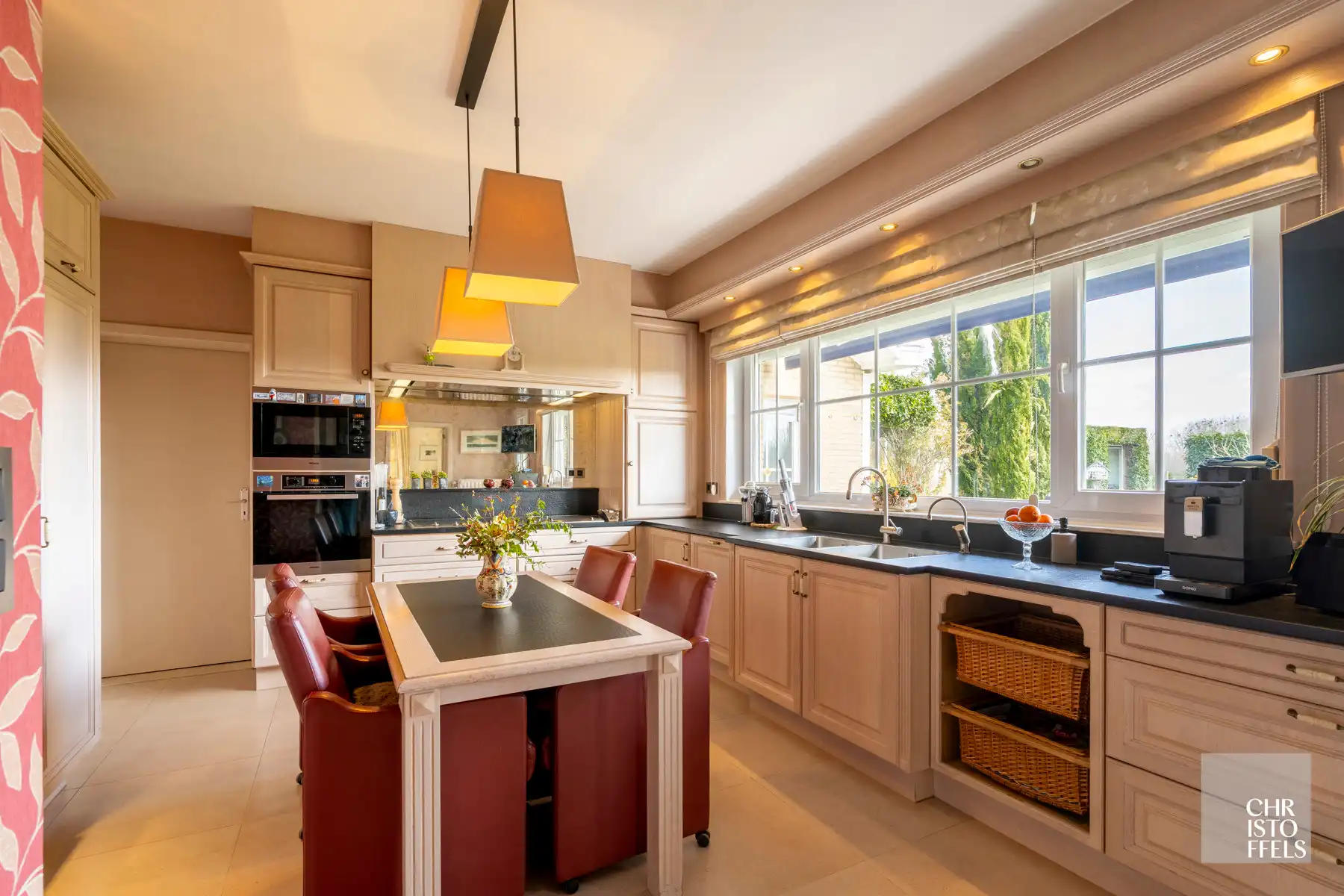 Riante vrijstaande woning mét vrij zicht op een perceel van 3679m²! foto 4