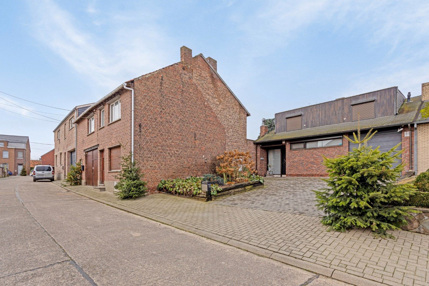 Ruime gezinswoning met inpandige garage en mooie tuin foto 22