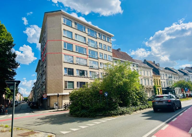 LICHTRIJK GERENOVEERD APPARTEMENT MET 3 SLAAPKAMERS IN CENTRUM GENT foto 14