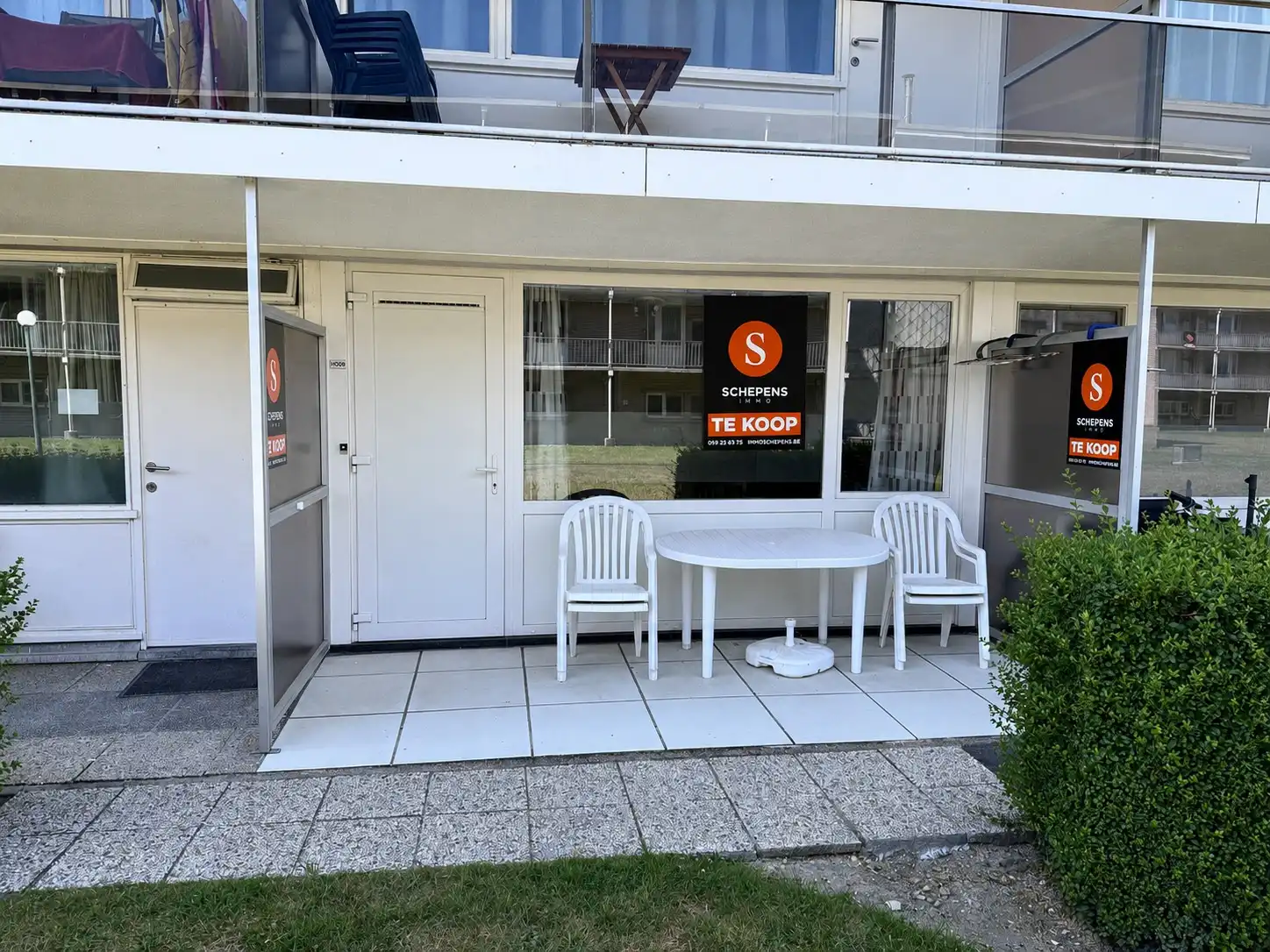 Te koop de Haan: Instapklaar gelijkvloers appartement met zonnig terras in een groene omgeving. foto 3