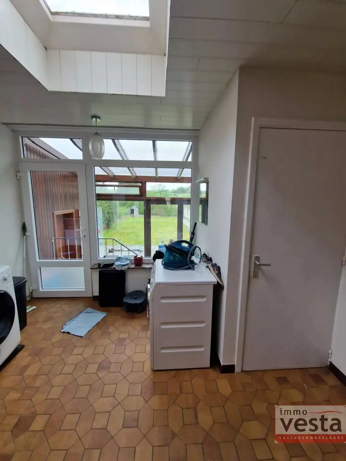 Woning met 2 slaapkamers, garage en tuin foto 8