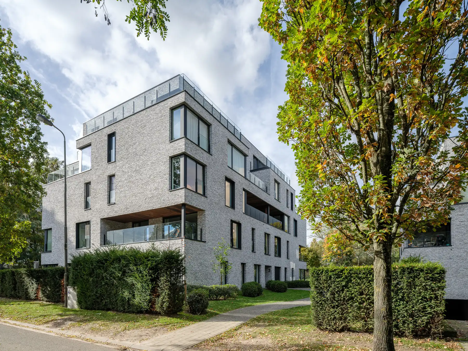 Kwalitatief afgewerkt appartement met terras foto {{pictureIndex}}