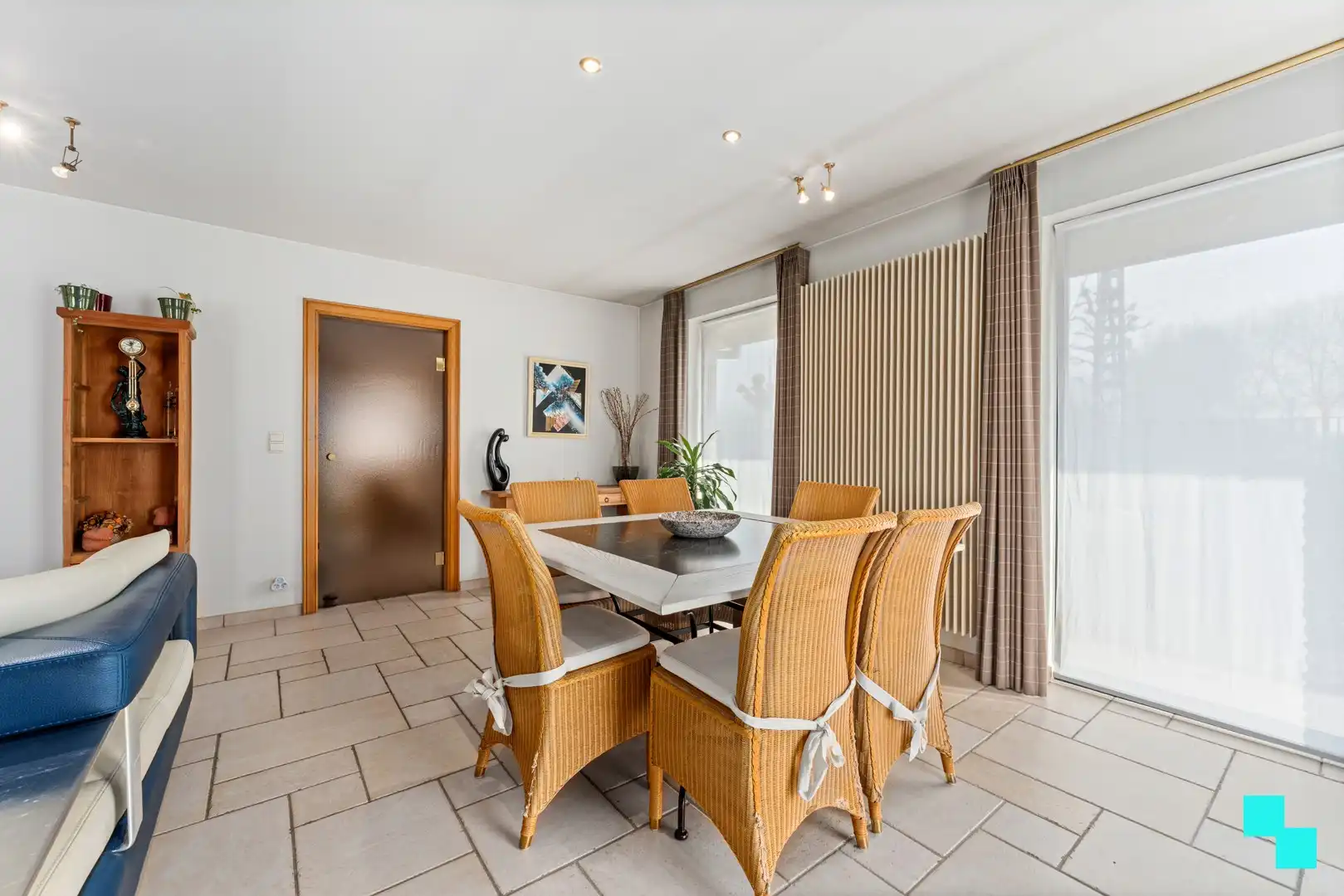 Ruime woning met loods in groene omgeving - Oekene foto 6