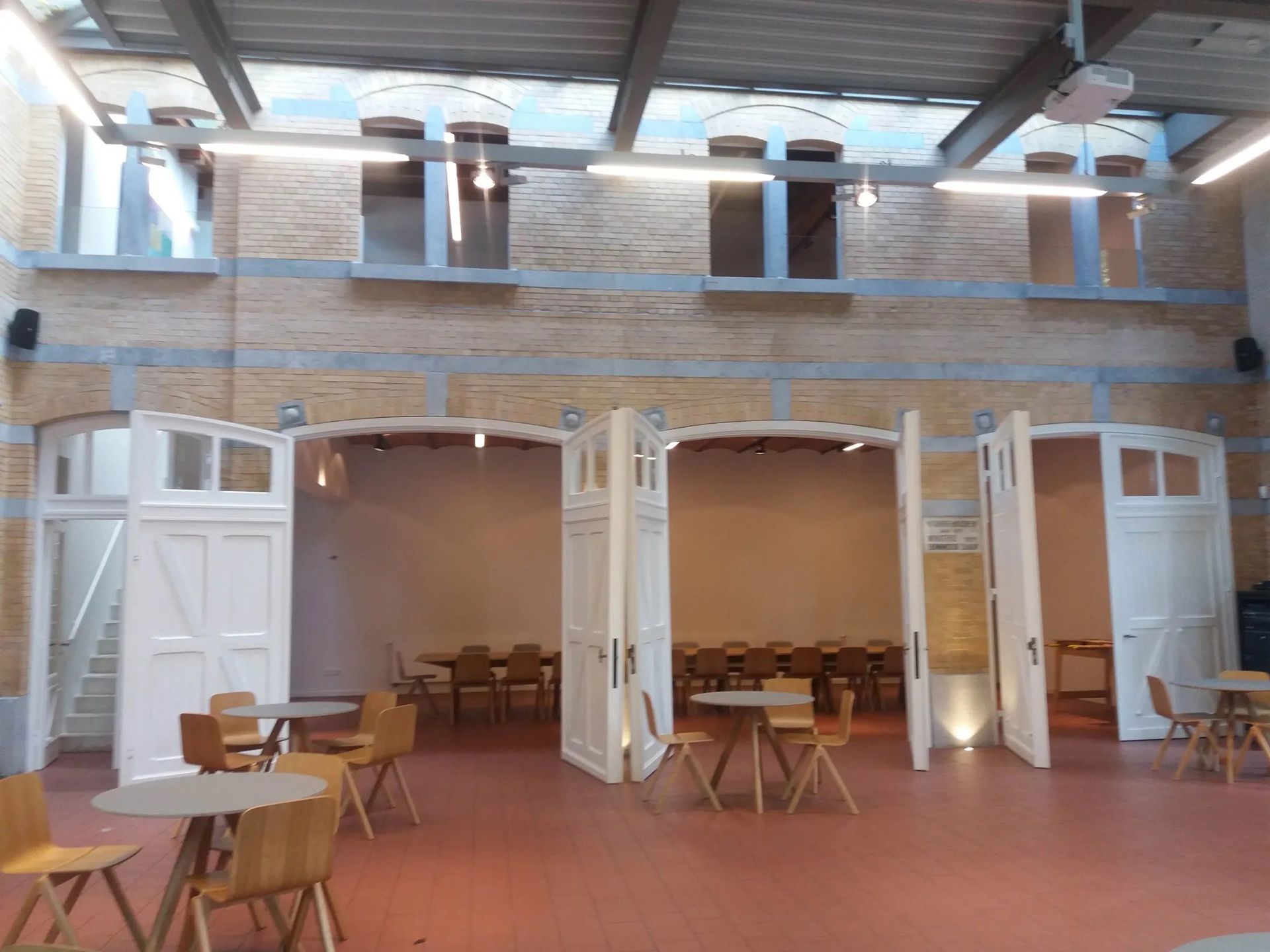 Moderne en Strategisch Gelegen Kantoorruimtes in Antwerpen  foto 3