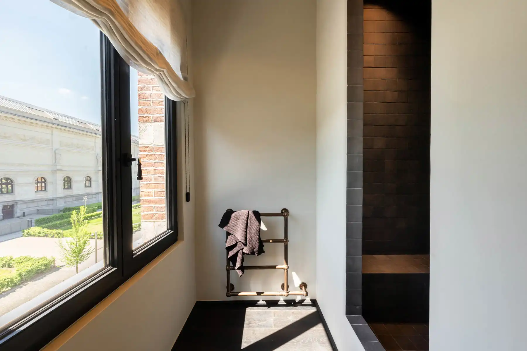 Stijlvol gerenoveerde herenwoning aan de voet van het KMSKA foto 22