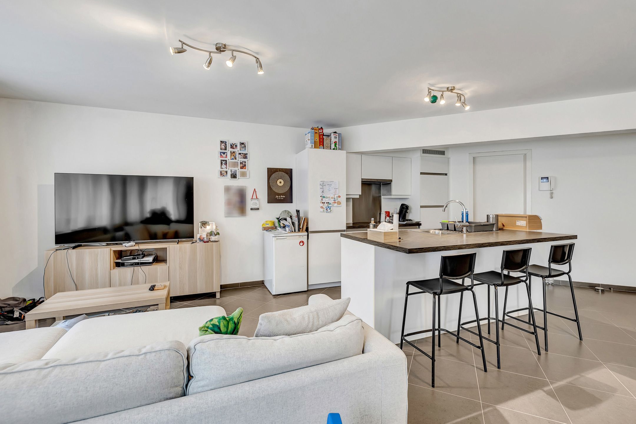 Instapklaar appartement met terras en overdekte staanplaats foto 3