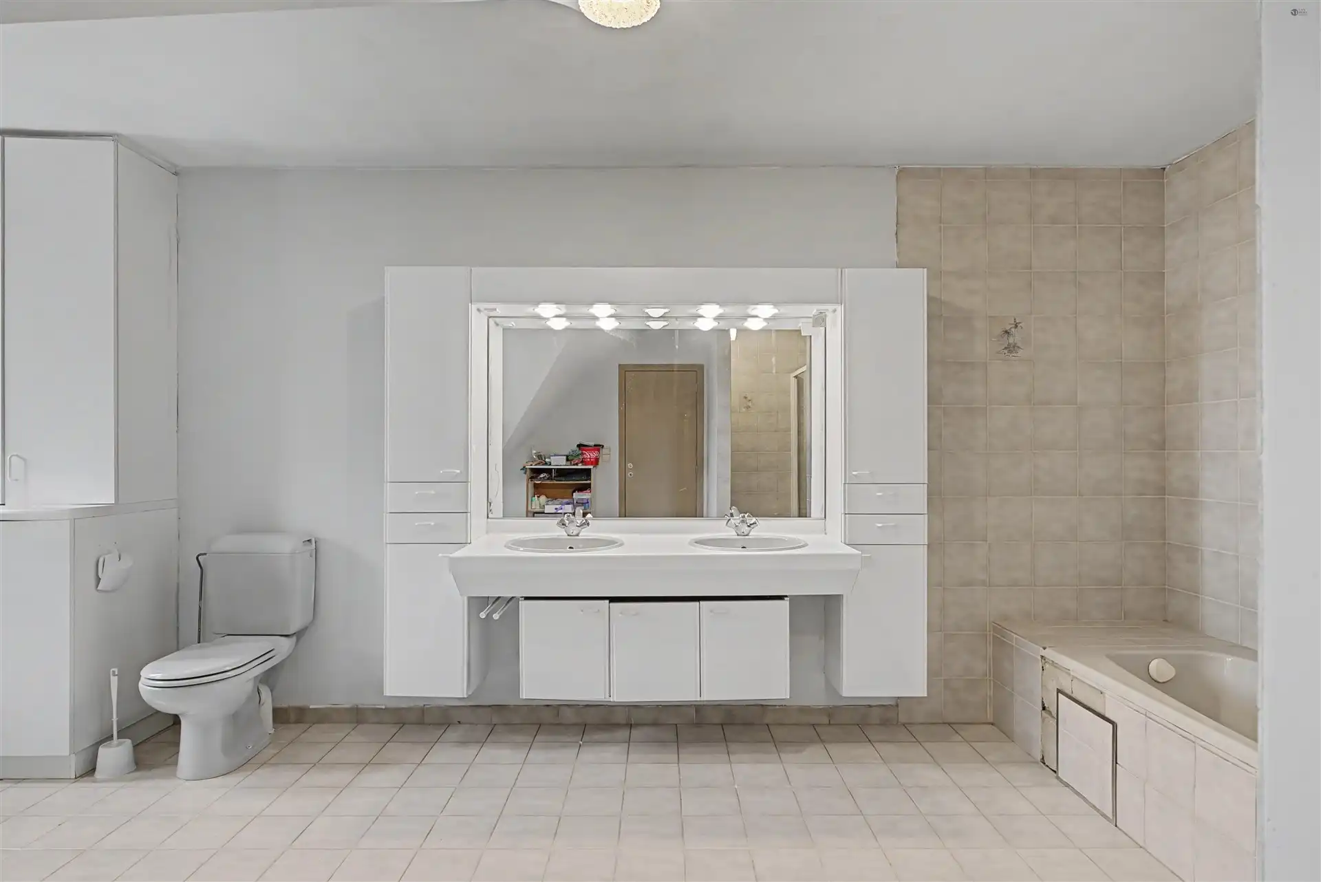 Half open bebouwing met een uitstekende basis foto 15