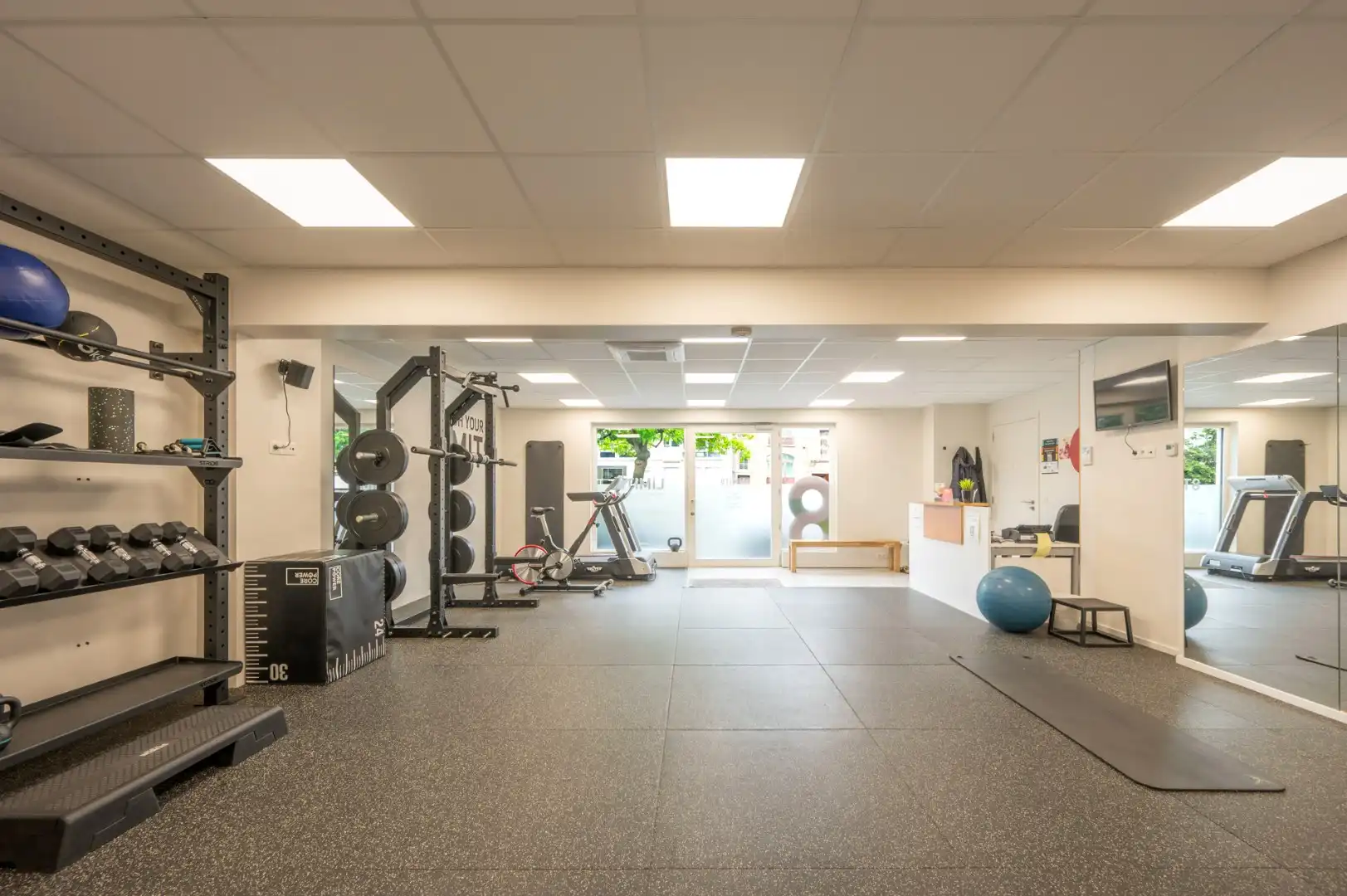 Commerciële toplocatie in Brugge – veelzijdige handelsruimte met tal van mogelijkheden! foto 2