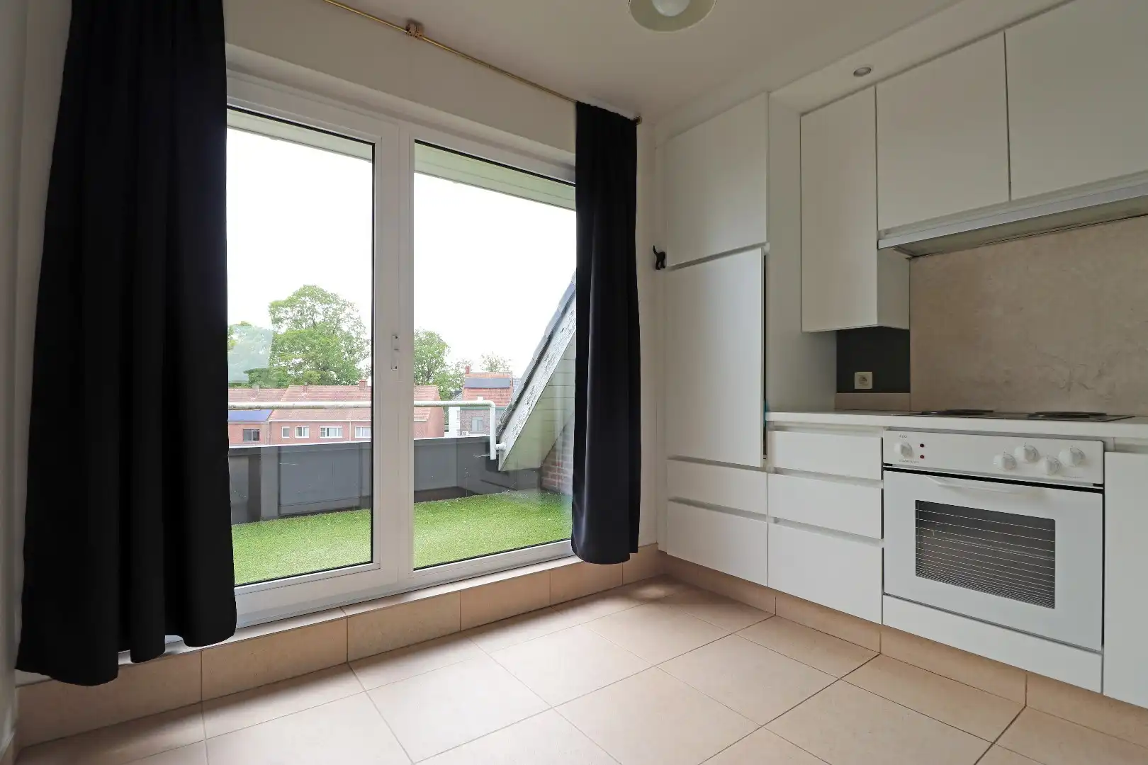 Leuk dakappartement met carport foto 5