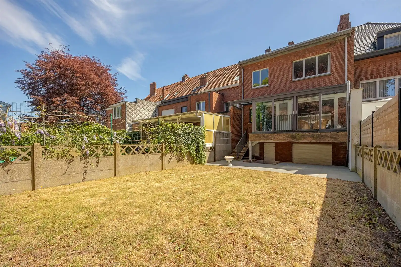 Ruime te renoveren woning met tuin in dorpscentrum foto 4