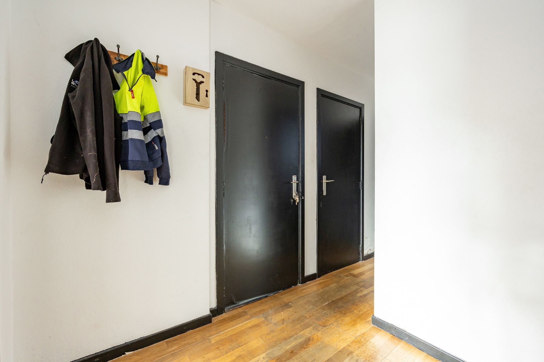 Een appartement op de tweede verdieping links met terras, autostaanplaats en garage. foto 5