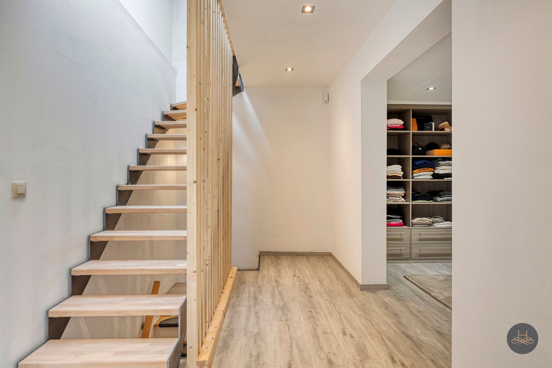 Gerenoveerde, unieke grote woning met ingerichte tuin foto 13
